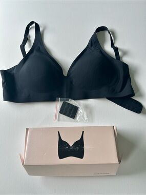 Black seamless jelly bra, wireless push up, nwt, L